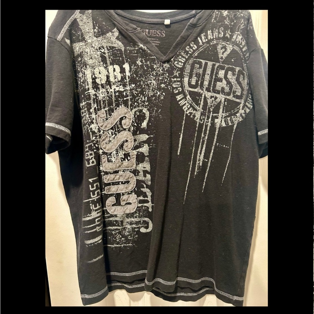 GUESS Men's Charcoal Graphic Tee